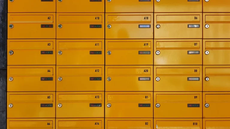 private mailbox vs PO box illustration